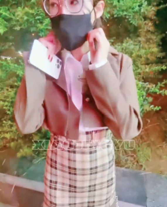 推特小鲸鱼绿帽夫妻互动视频24部8.97G海贼老僧团建