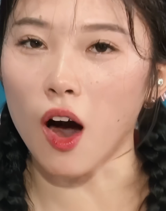 推特吴艳妮AI脱衣视频1部267m惊艳展示