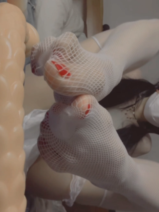 超诱人三个橙子酱白网袜私密秀1部视频1.56G资源合集